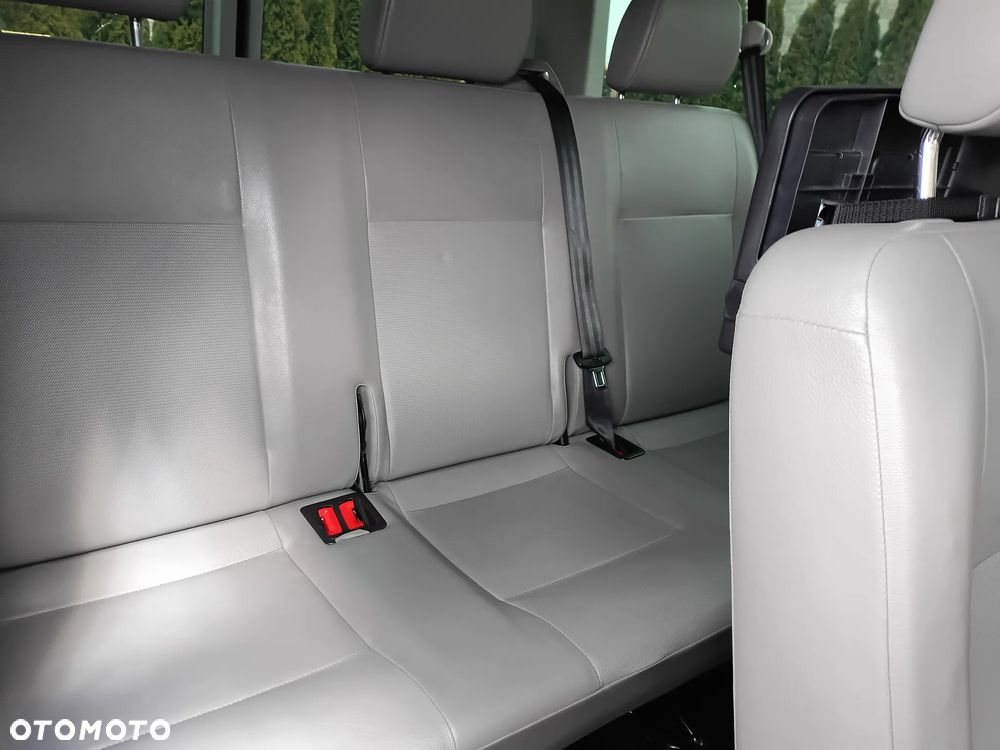 Volkswagen Caravelle - 14