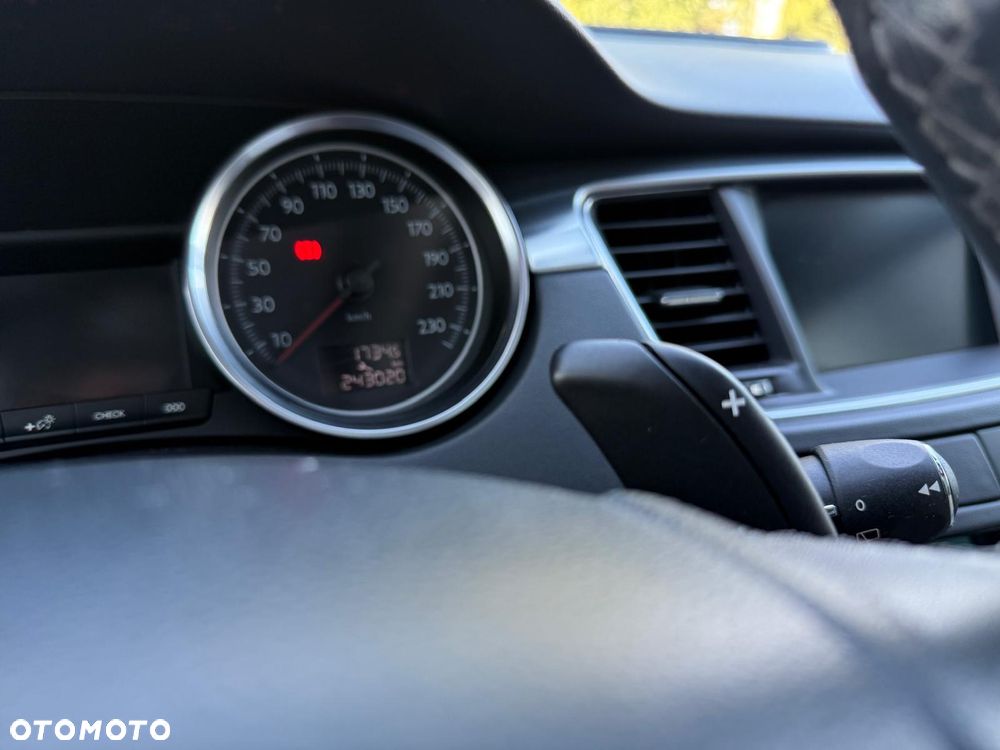 Peugeot 508 RXH Hybrid4 - 40