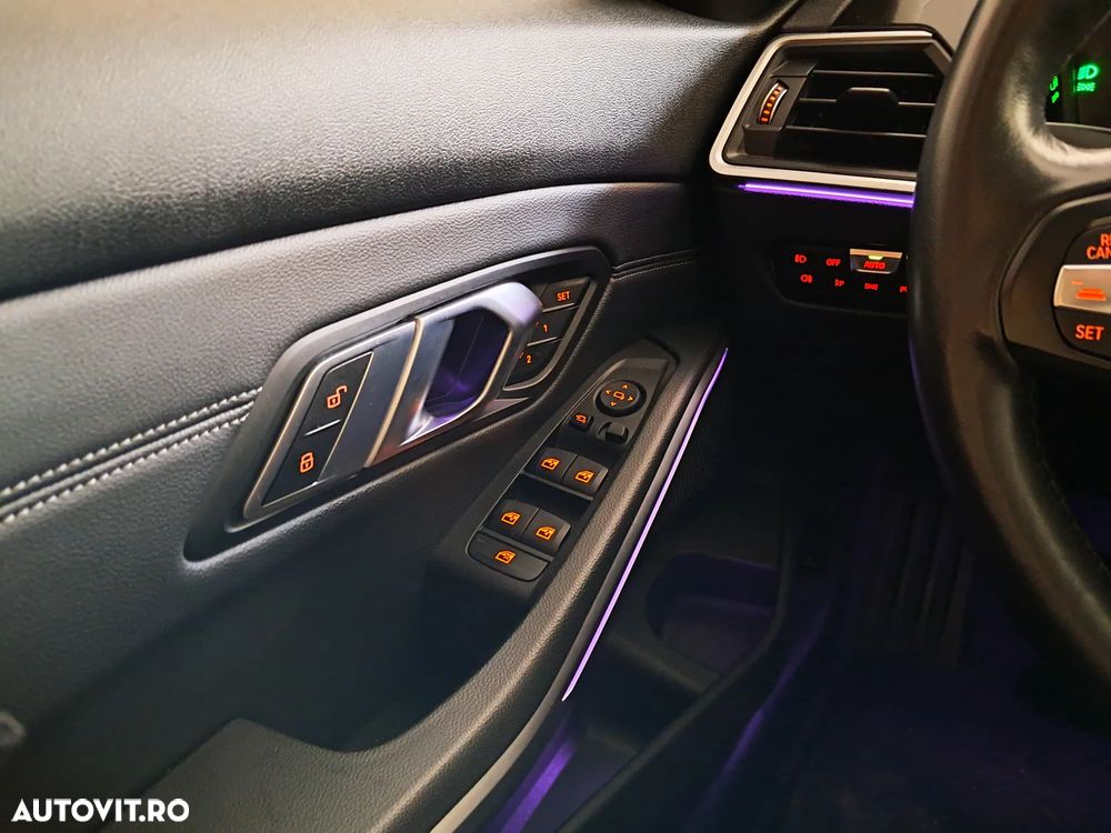 BMW Seria 3 330i Aut. Luxury Line - 41