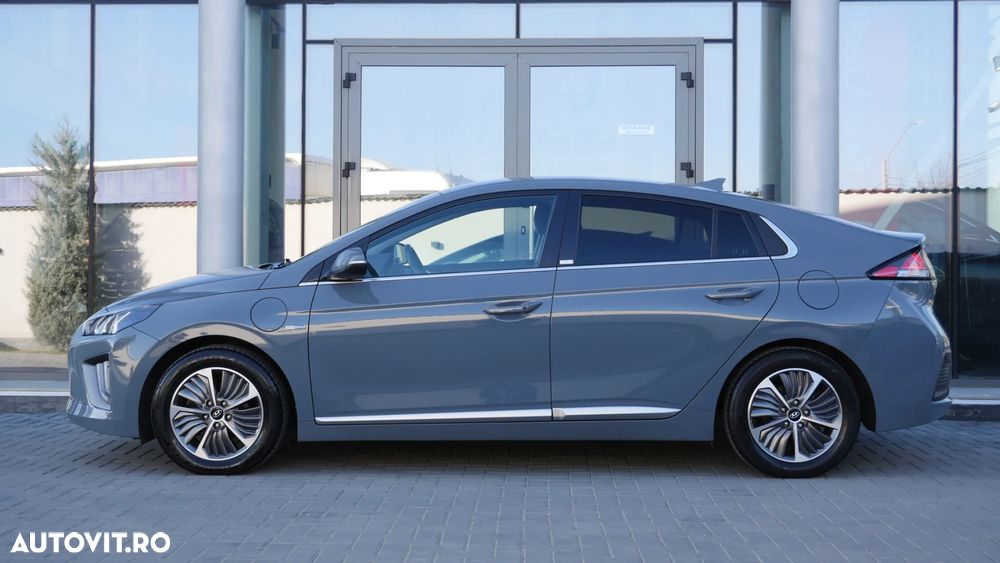 Hyundai IONIQ - 8