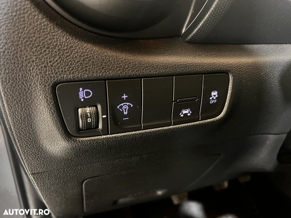 Hyundai KONA - 11