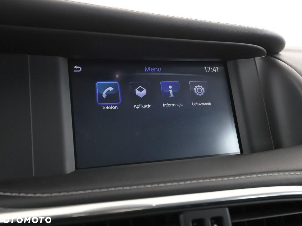 Infiniti Q30 - 24