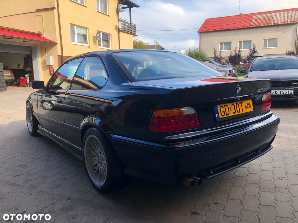 BMW Seria 3 320i - 4