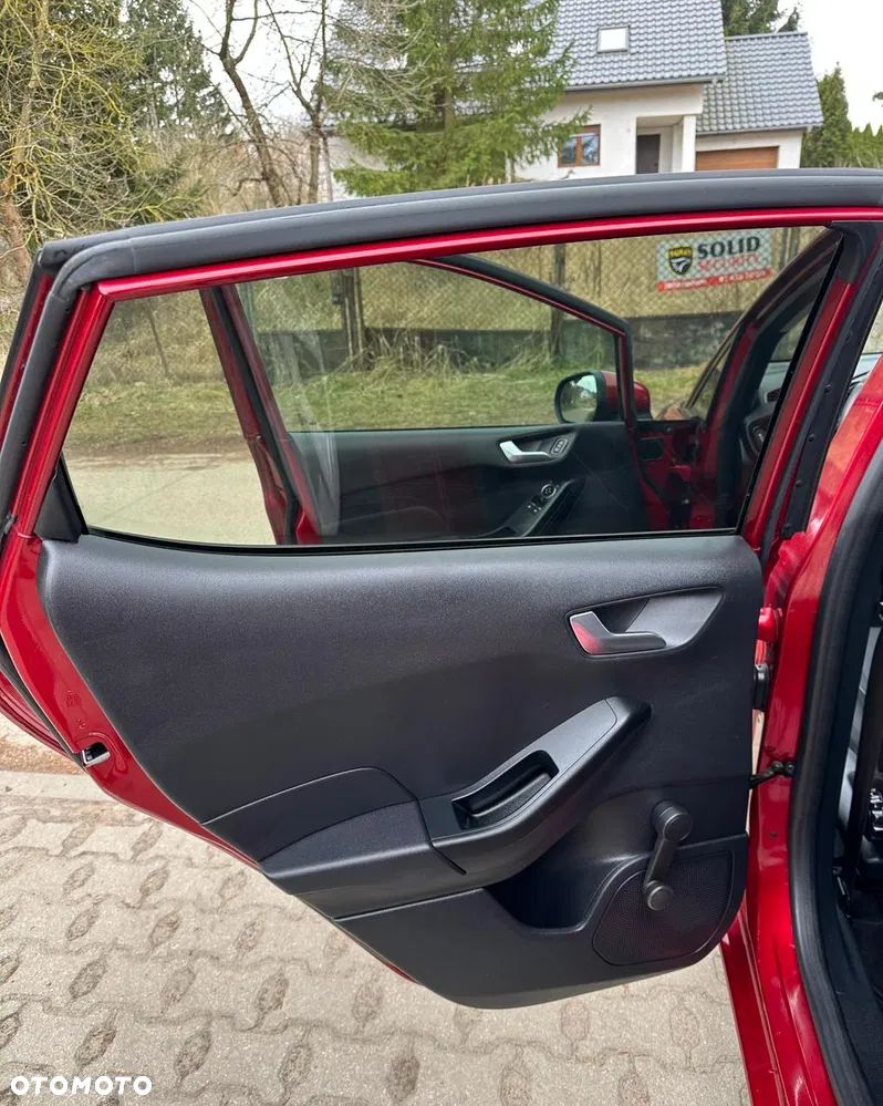 Ford Fiesta 1.1 S&S TITANIUM - 32