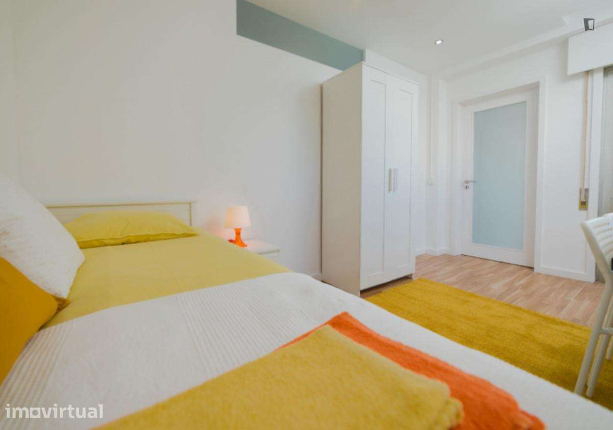Quarto - localizado em Paranhos Porto - Grande imagem: 5/19
