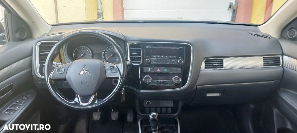 Mitsubishi Outlander 2.2 Litre DI-D AWD Instyle - 5