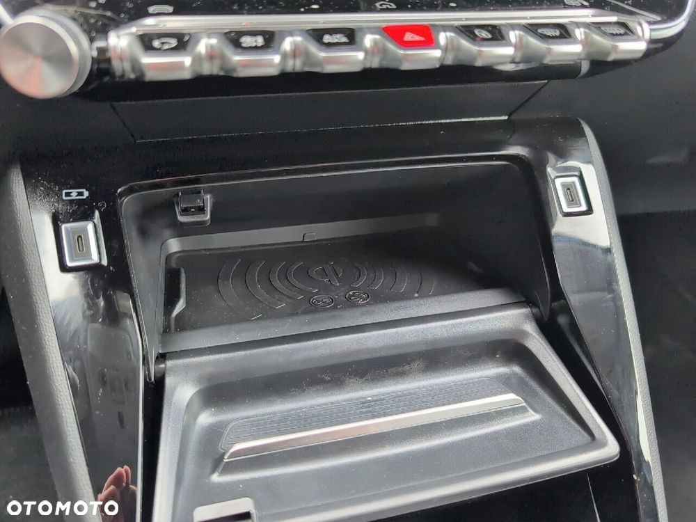 Peugeot 208 - 18