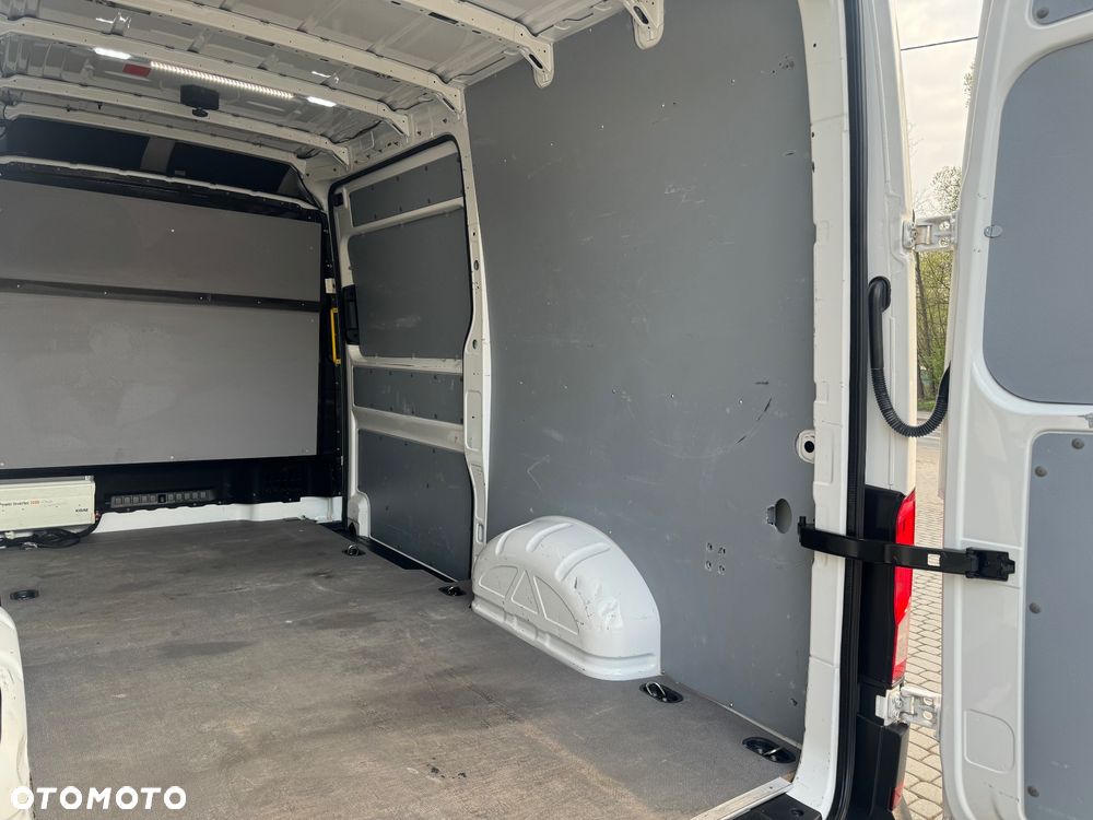 Volkswagen Crafter - 12