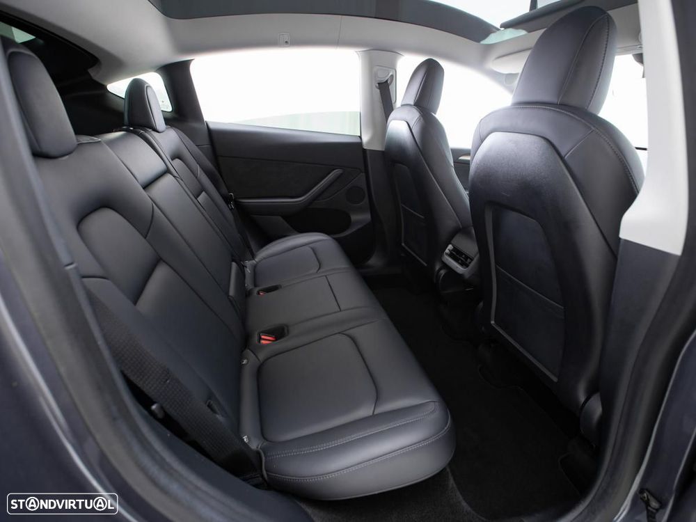 Tesla Model Y Long Range Dual Motor AWD - 13