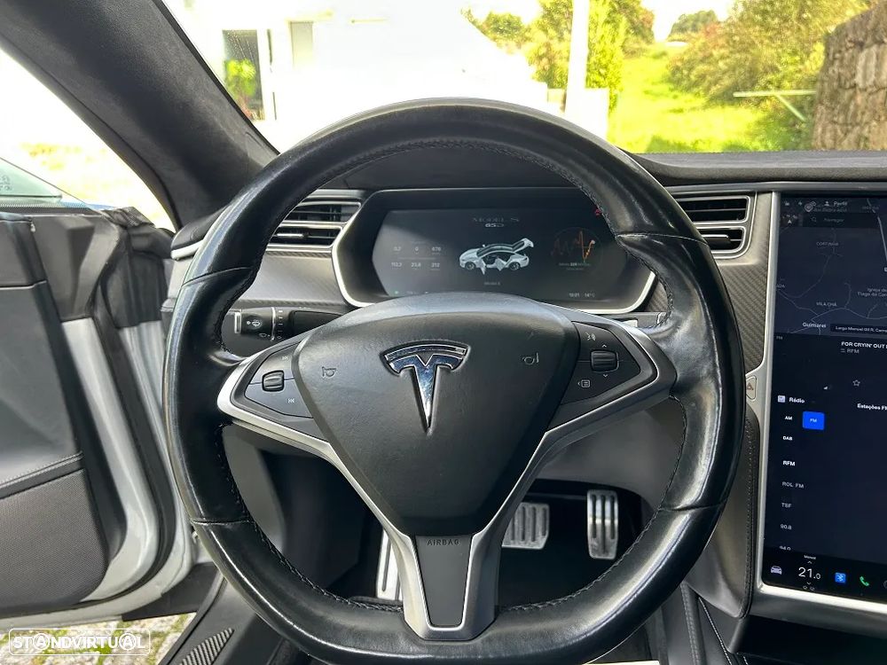 Tesla Model S - 24