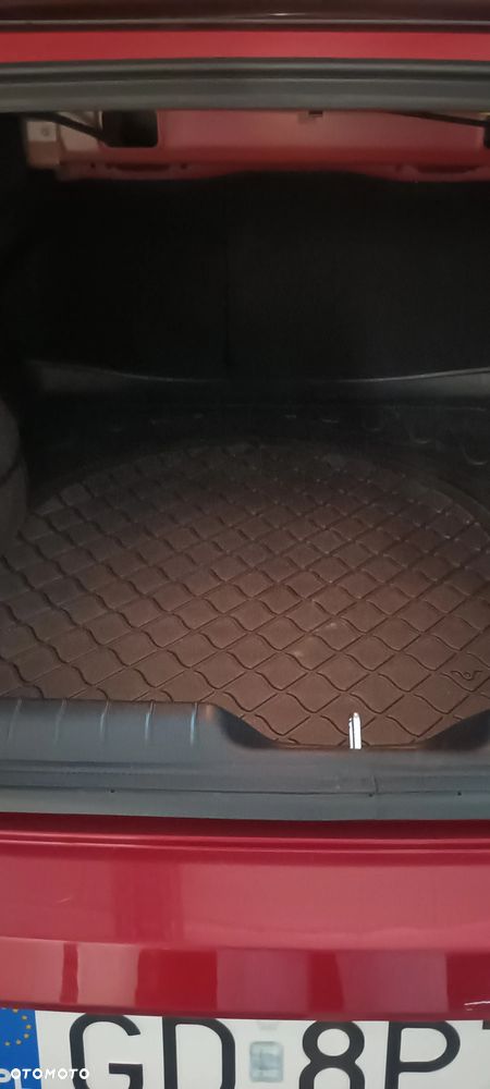 Hyundai Elantra - 12