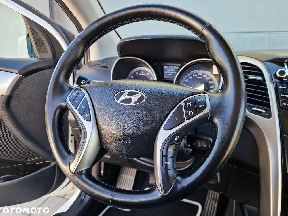 Hyundai i30 blue 1.4 YES Silver - 29