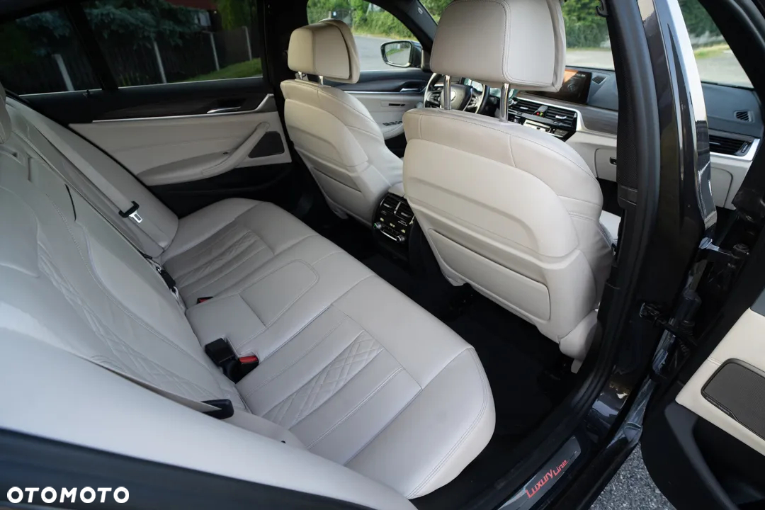 BMW Seria 5 530d Luxury Line - 8