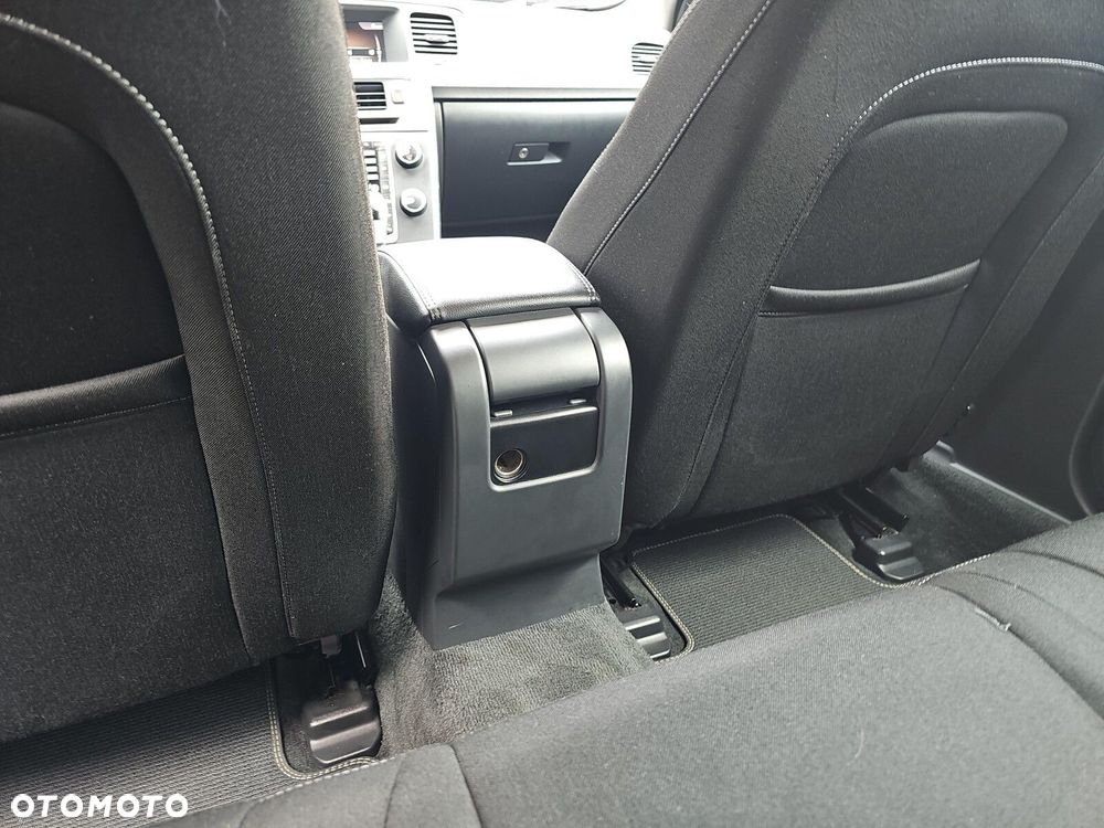 Volvo V60 Cross Country - 33
