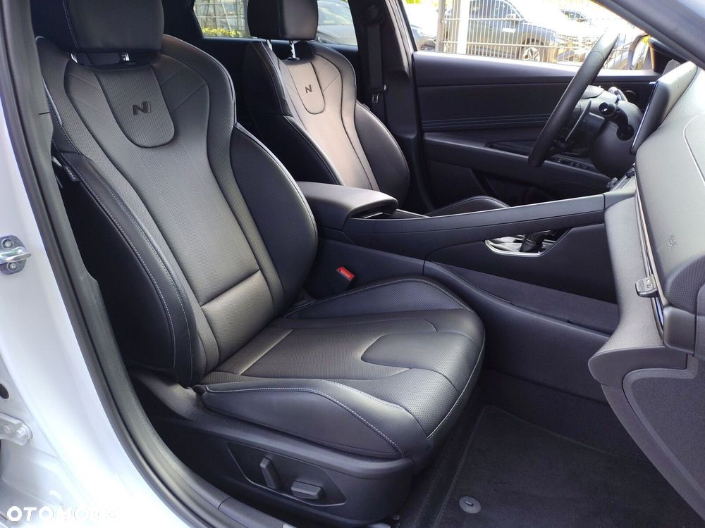 Hyundai Elantra - 30