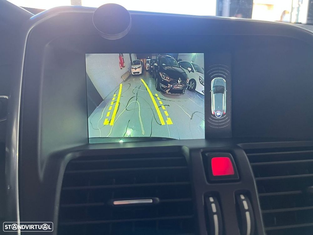 Volvo XC 60 2.0 D4 R-Design Momentum Geartronic - 15