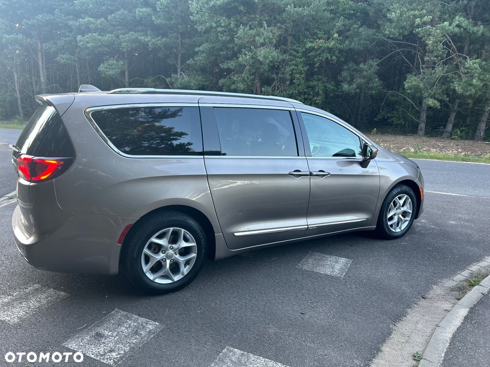 Chrysler Pacifica - 20