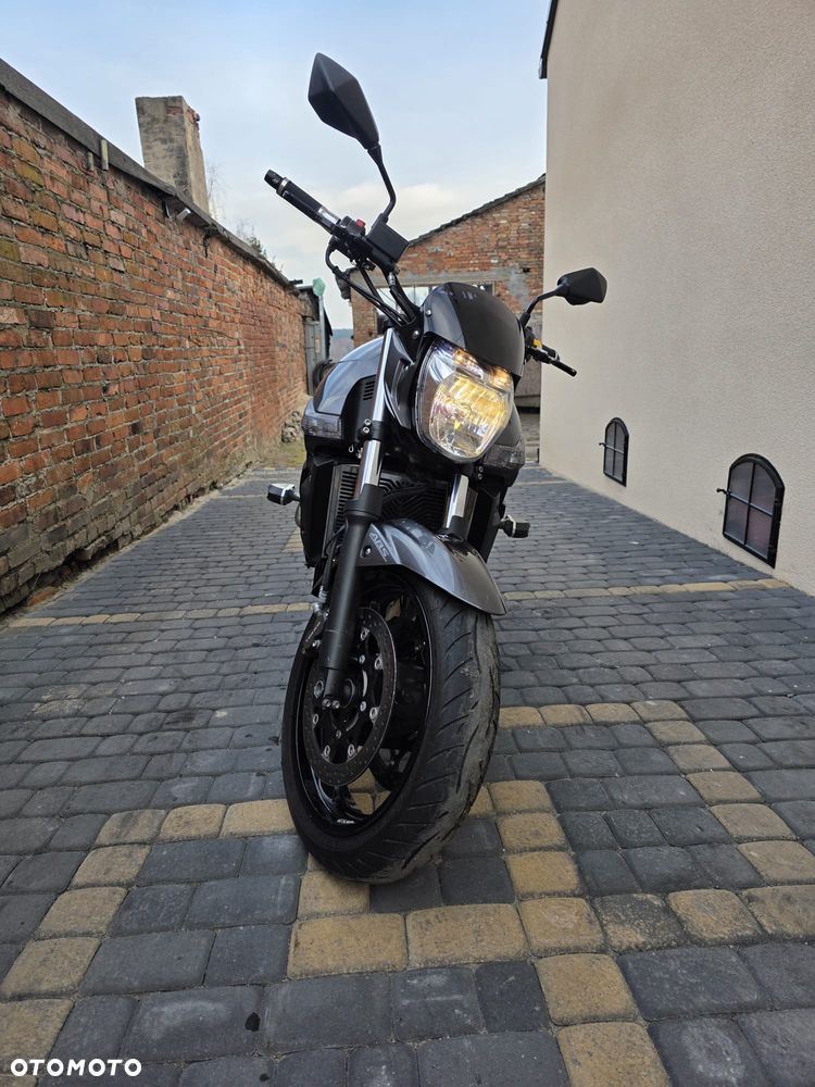 Suzuki GSR - 5