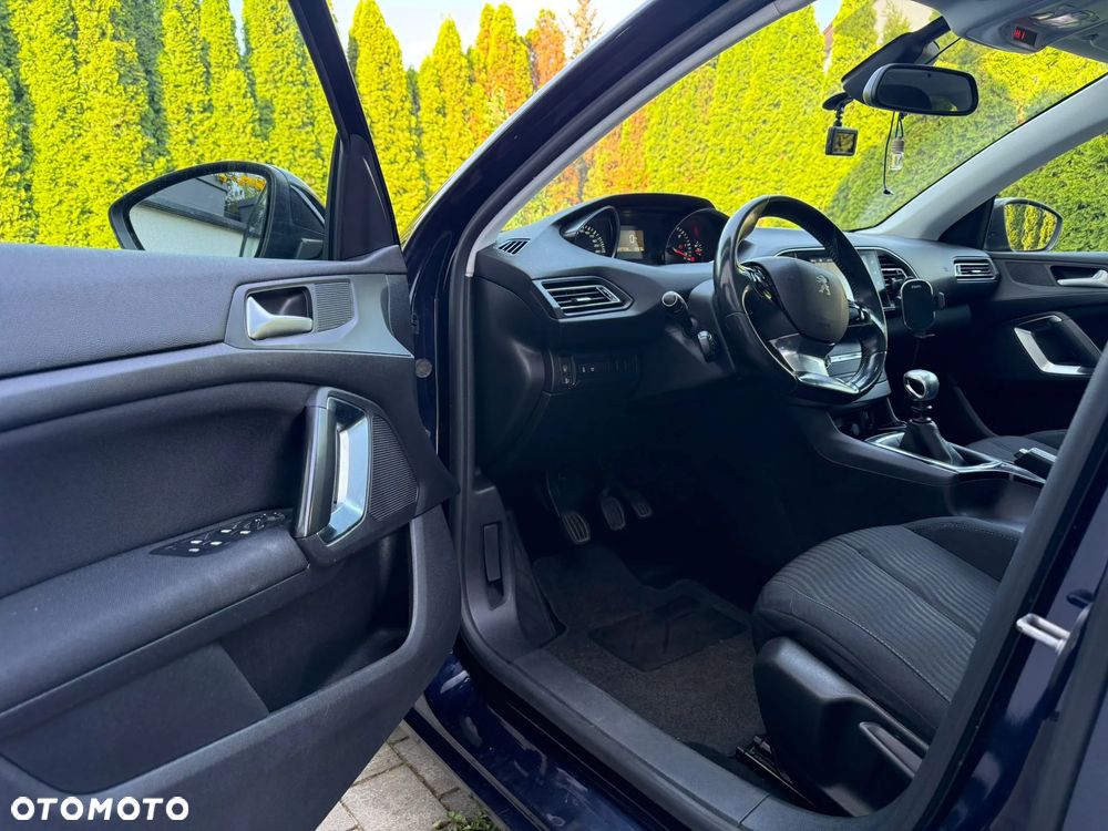 Peugeot 308 1.6 BlueHDi Allure S&S - 17