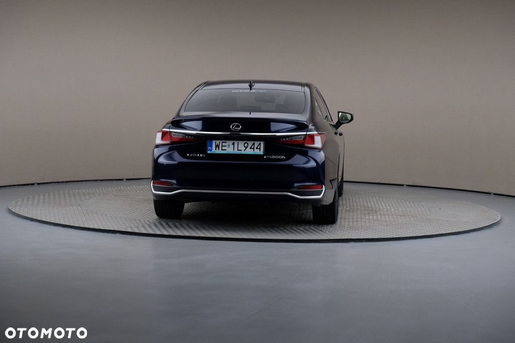 Lexus ES - 5