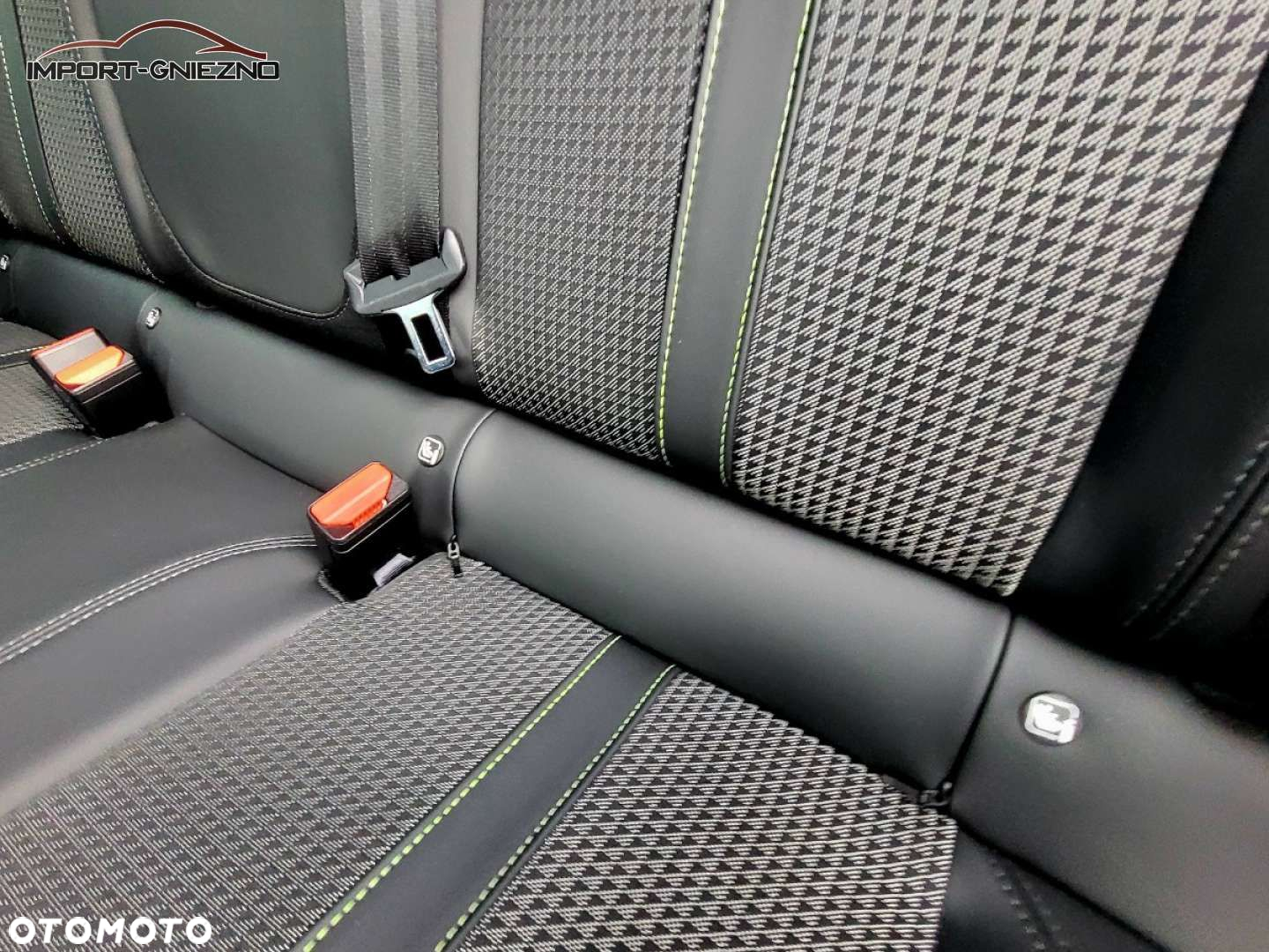 Peugeot 208 - 21
