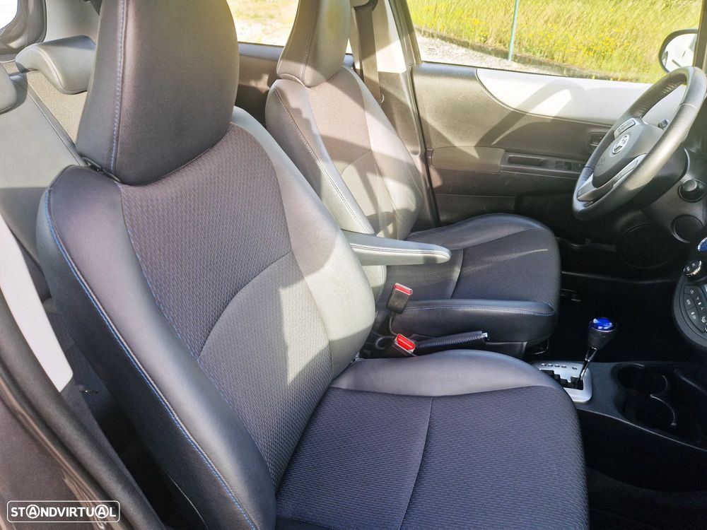 Toyota Yaris 1.5 HSD Sport+Navi - 19