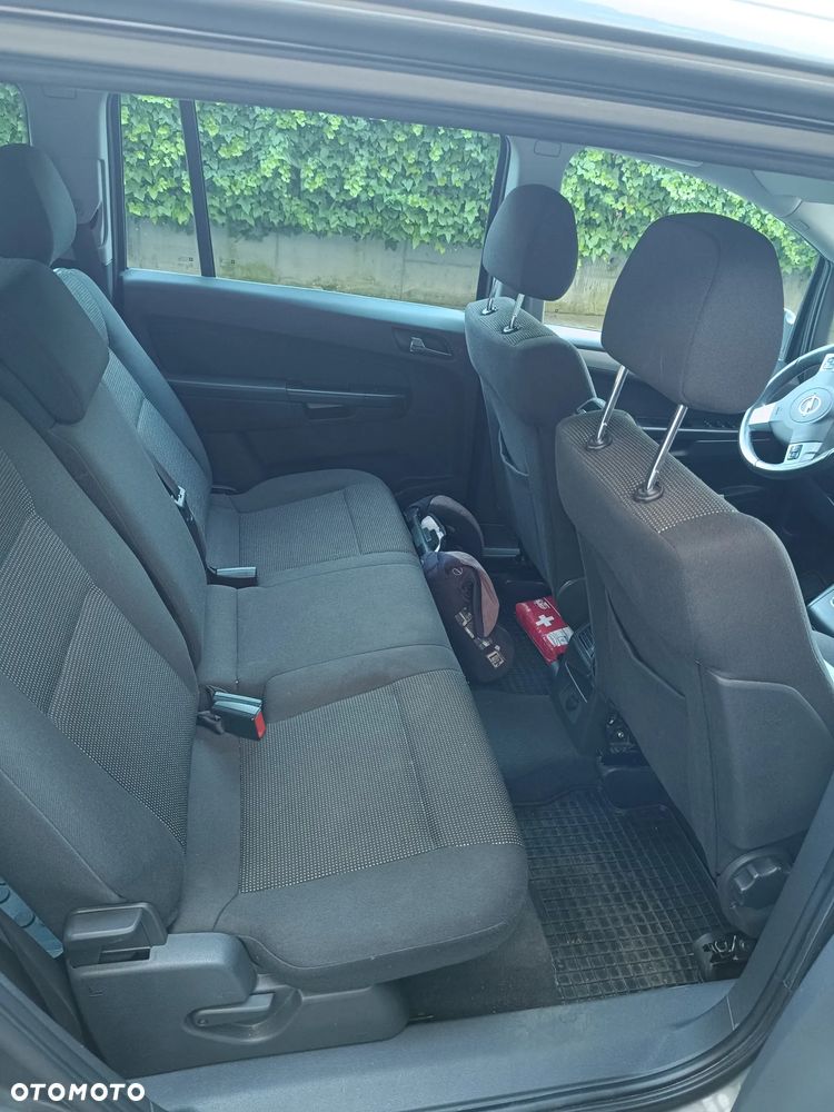 Opel Zafira 1.8 Sport - 11