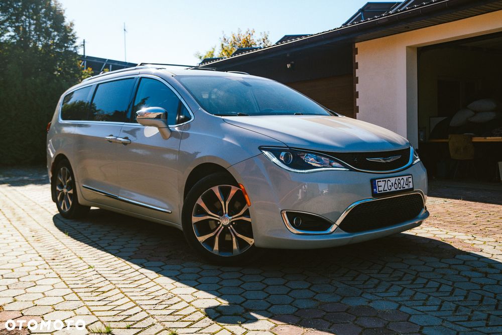 Chrysler Pacifica - 8