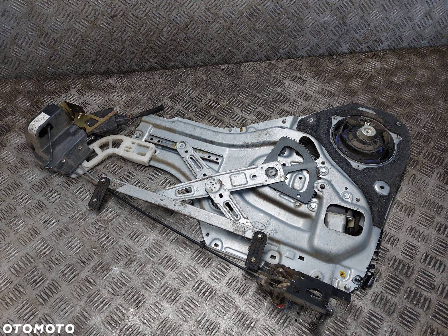 MECHANIZM PODNOŚNIK SZYBY LEWY TYŁ ELEKTRYCZNY + ZAMEK KIA SPORTAGE II - 3