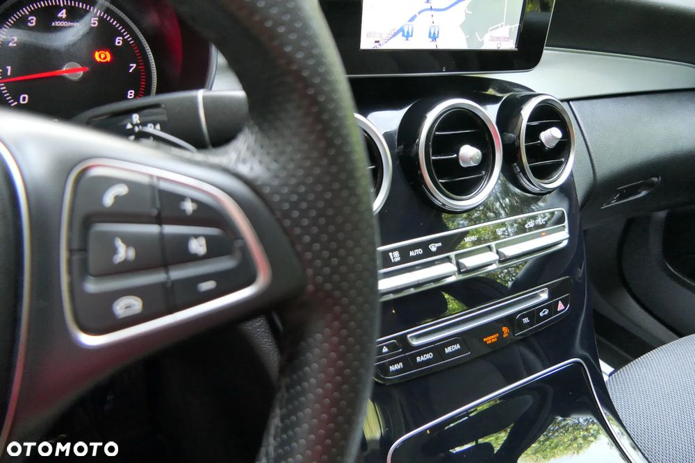 Mercedes-Benz Klasa C 180 7G-TRONIC Edition 1 - 28
