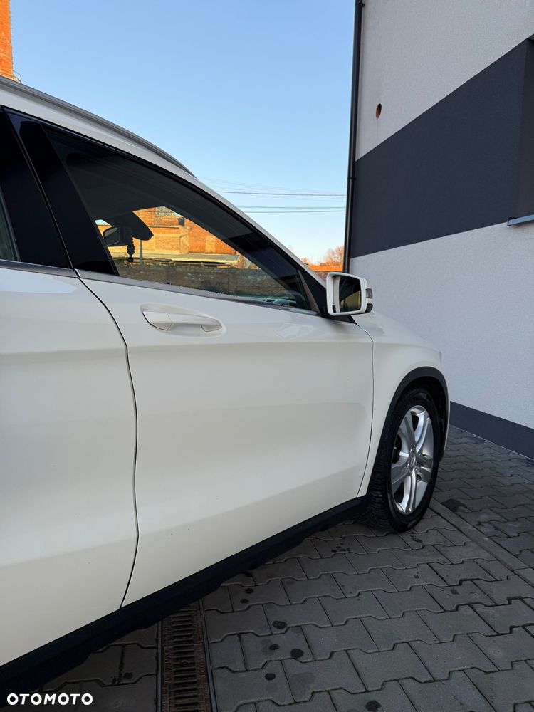 Mercedes-Benz GLA 200 7G-DCT - 19