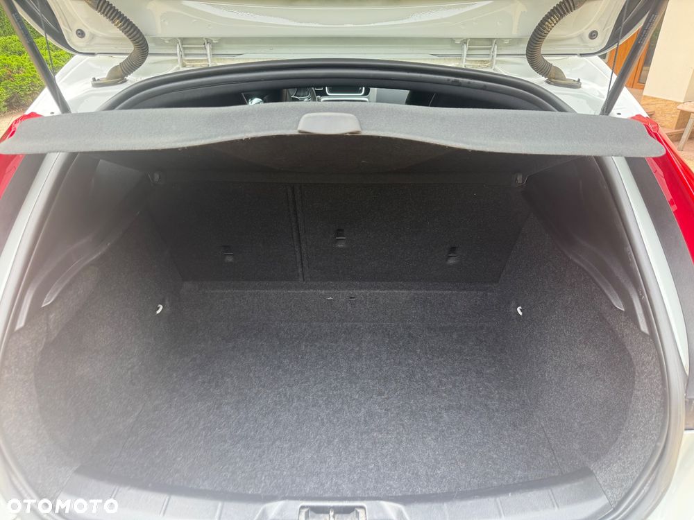 Volvo V40 T4 R-Design - 24