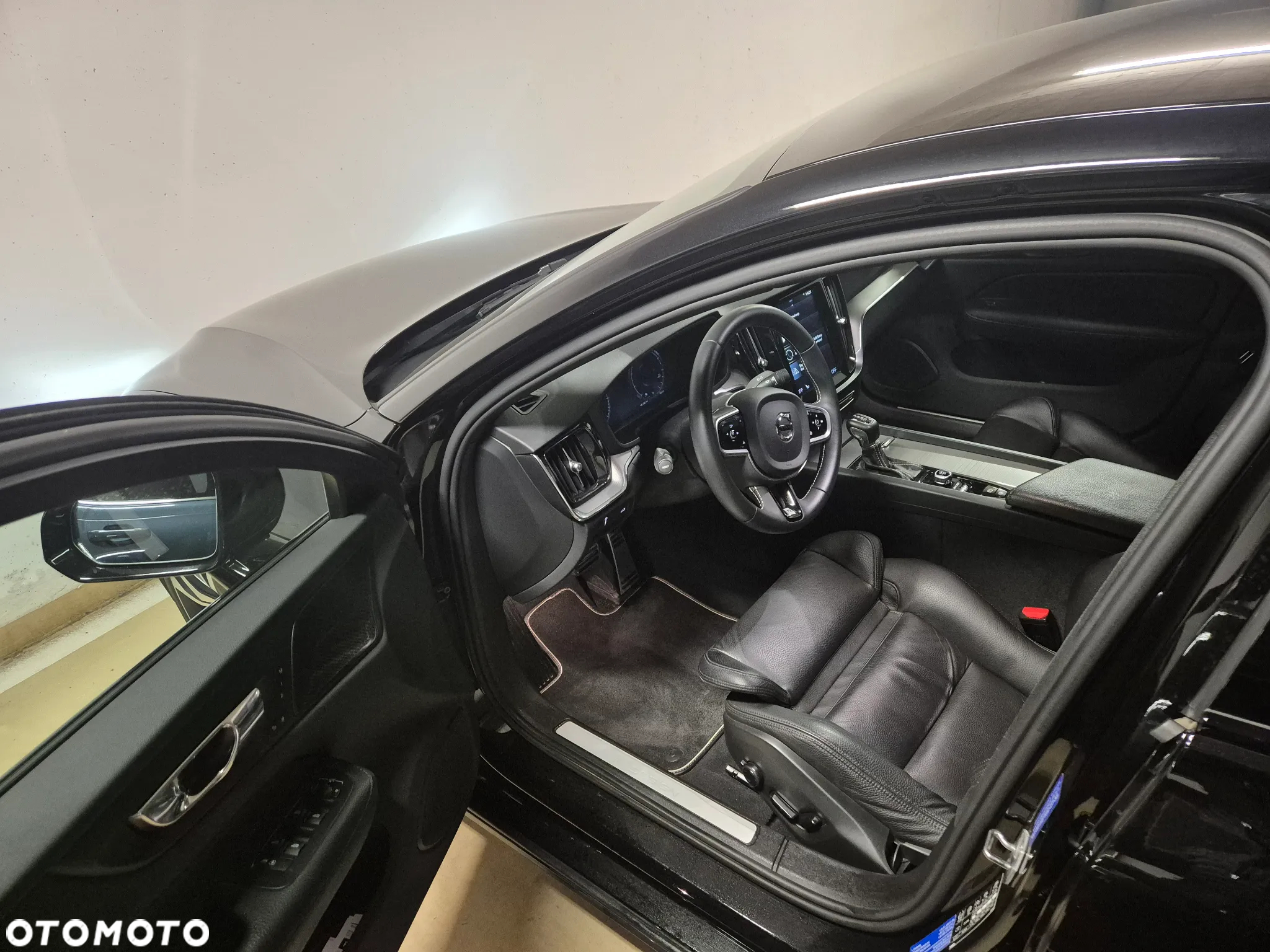 Volvo S60 T5 AWD R-Design - 9
