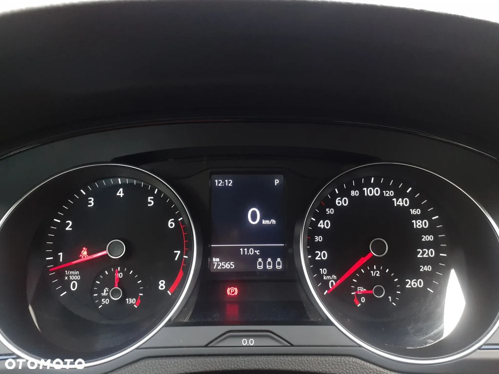 Volkswagen Passat - 11