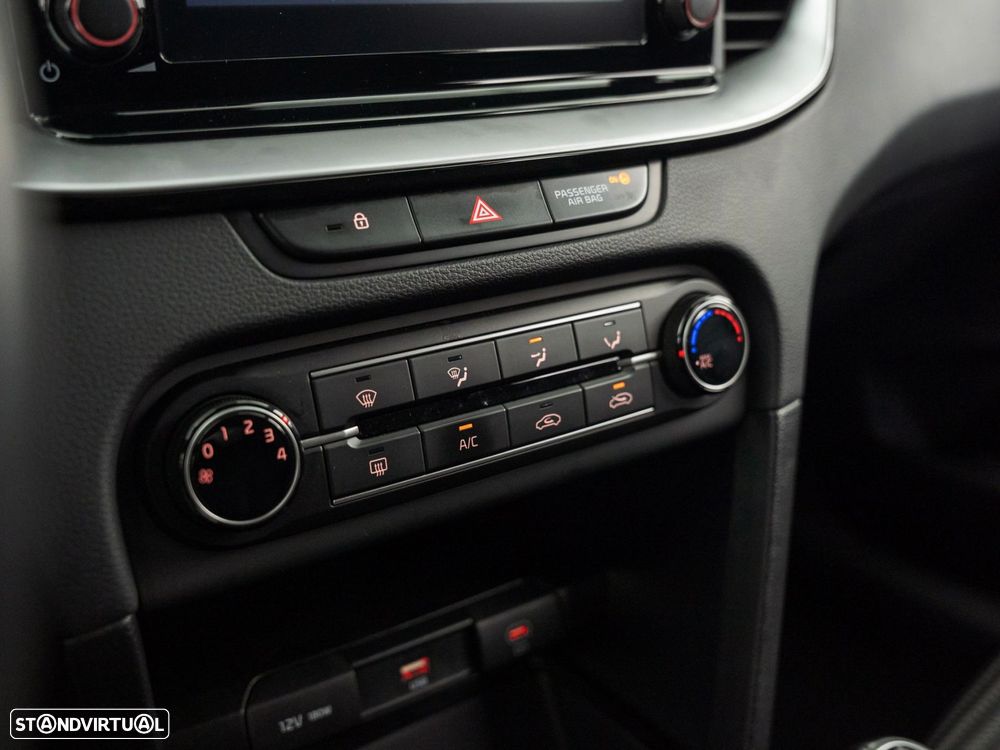 Kia Ceed SW 1.6 CRDi MHEV Dynamic - 26
