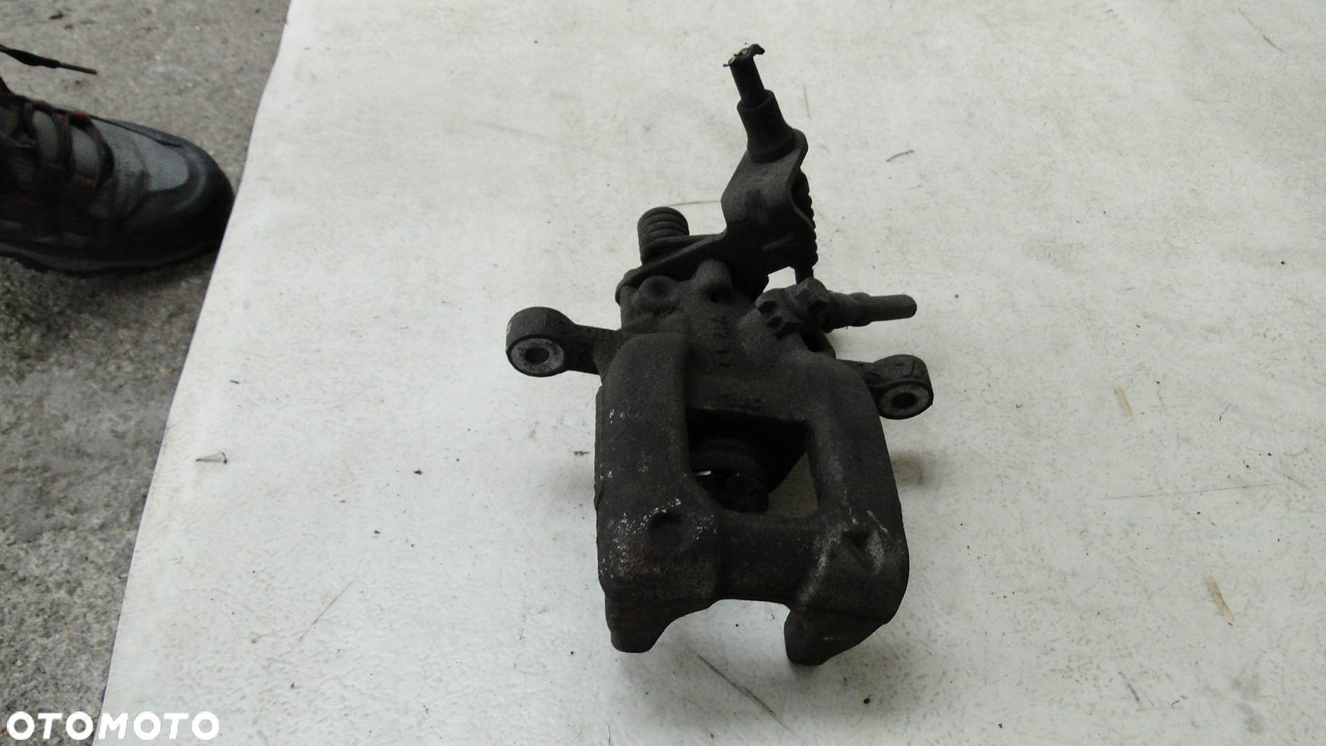 VW TOURAN I LIFT ZACISK HAMULCOWY LEWY TYŁ TYLNY 10-15r - 3