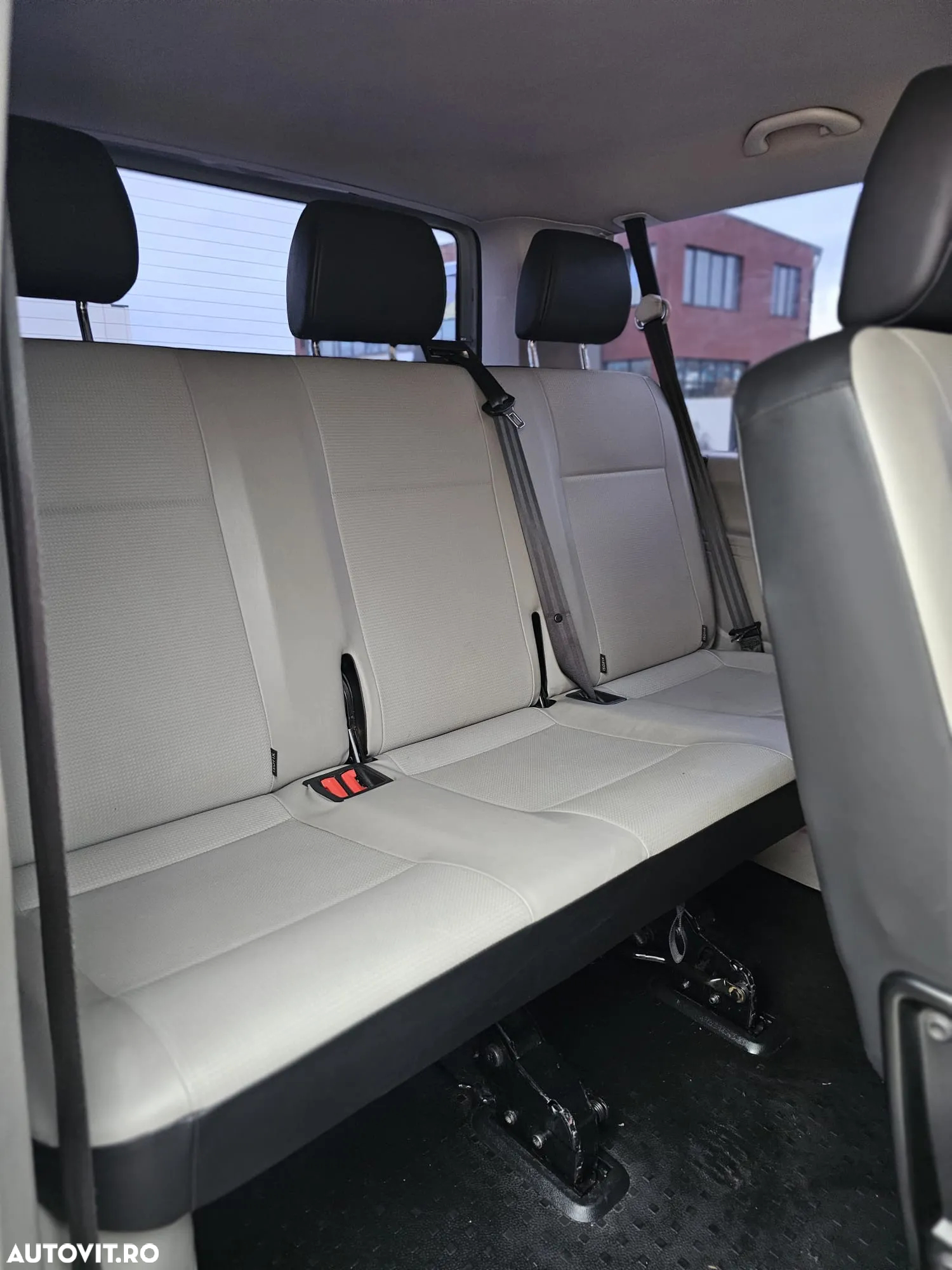 Volkswagen Caravelle - 16