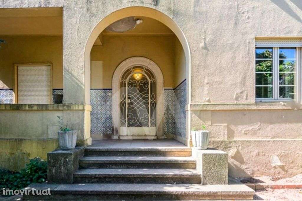Emblemática Moradia Secular com 4 Frentes Jardim, áreas generosas lumi - Grande imagem: 5/37