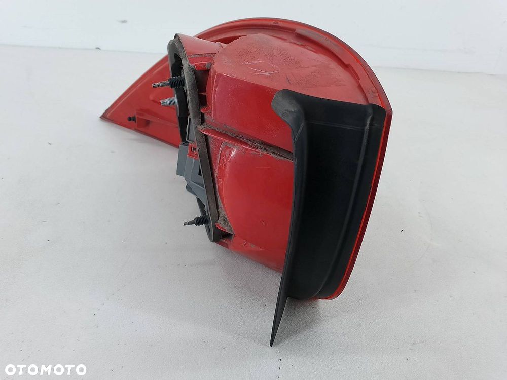 LAMPA TYLNA PRAWA VW GOLF V 1K9945096D  1K9945112A KOMBI - 9