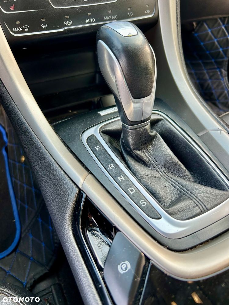 Ford Fusion - 12