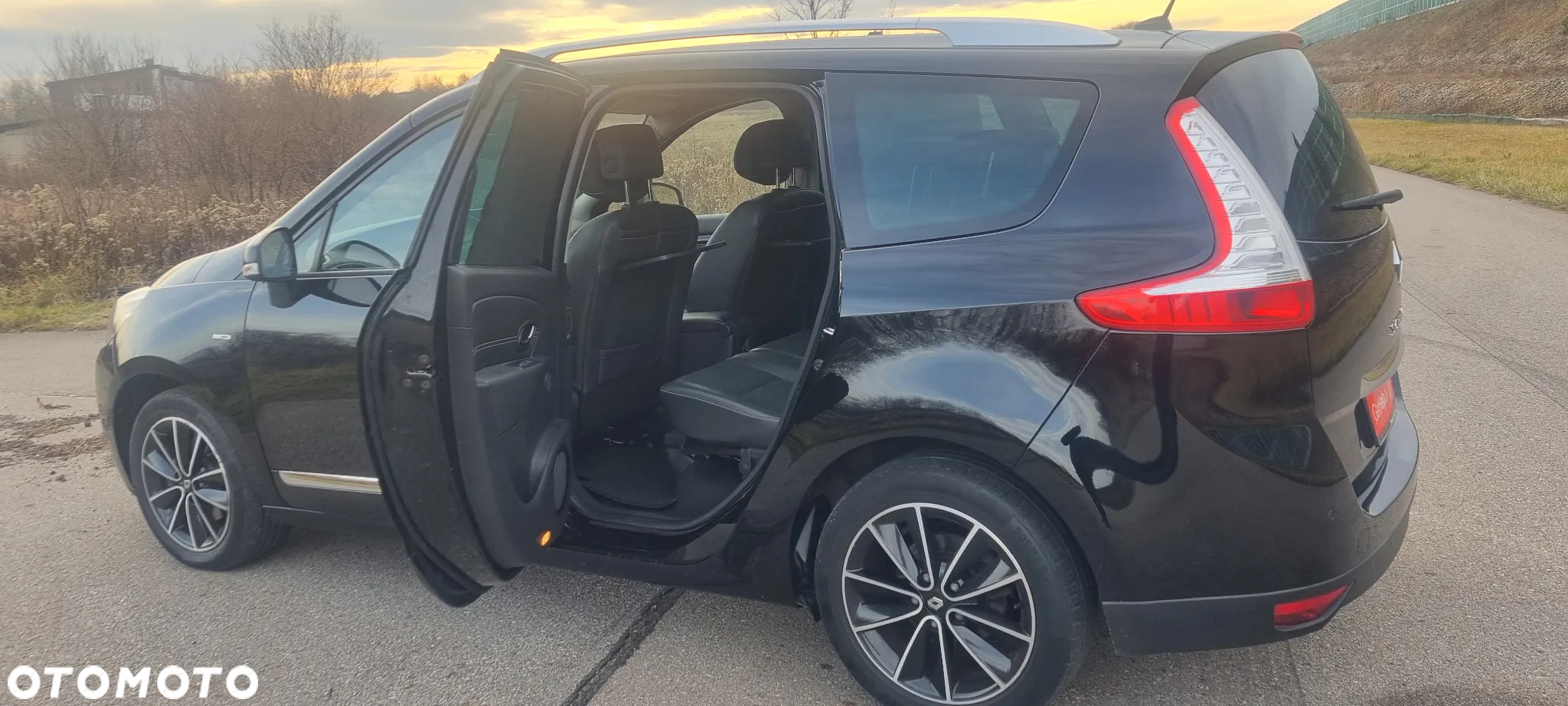 Renault Grand Scenic ENERGY TCe 130 BOSE EDITION - 11