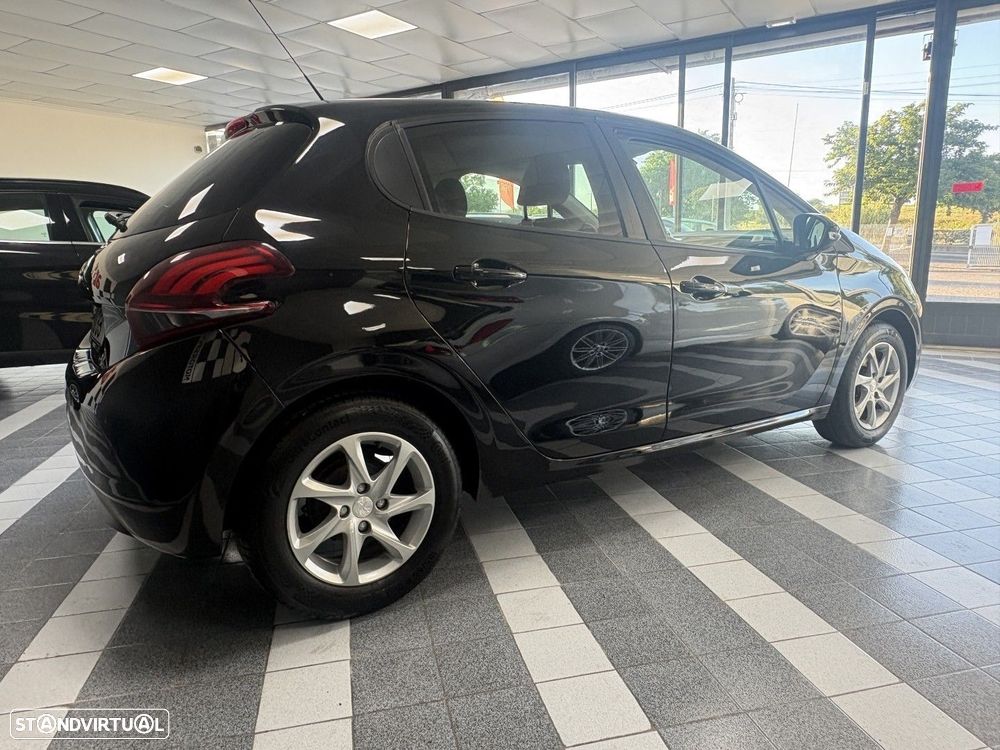 Peugeot 208 1.2 PureTech Signature - 8