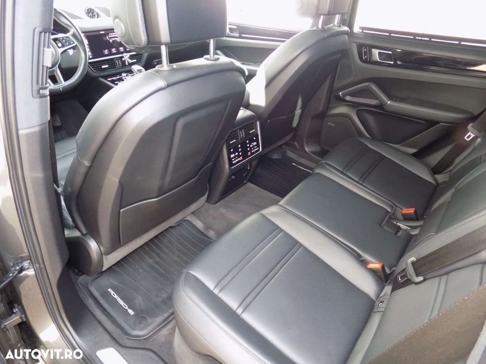 Porsche Cayenne Standard - 27