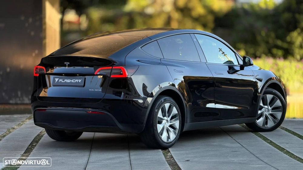 Tesla Model Y Long Range Dual Motor AWD - 16