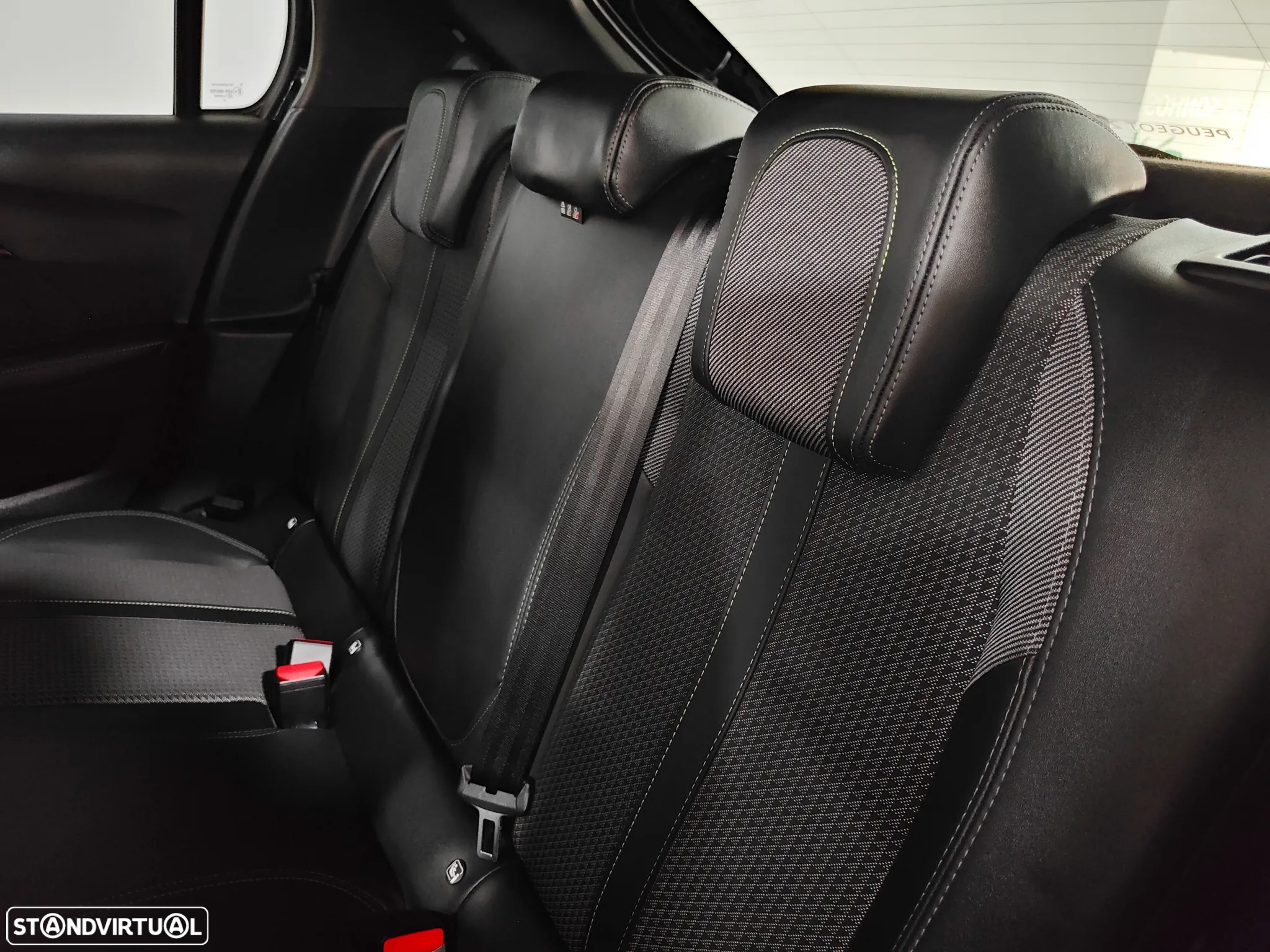 Peugeot 208 1.2 PureTech GT Line EAT8 - 33