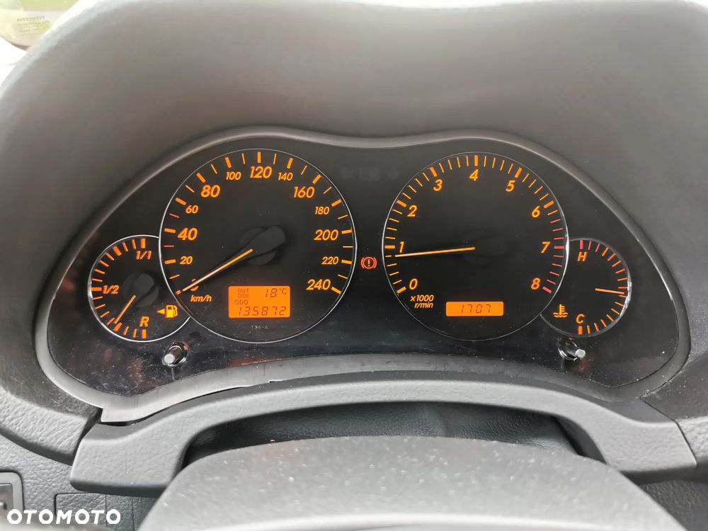 Toyota Avensis - 24