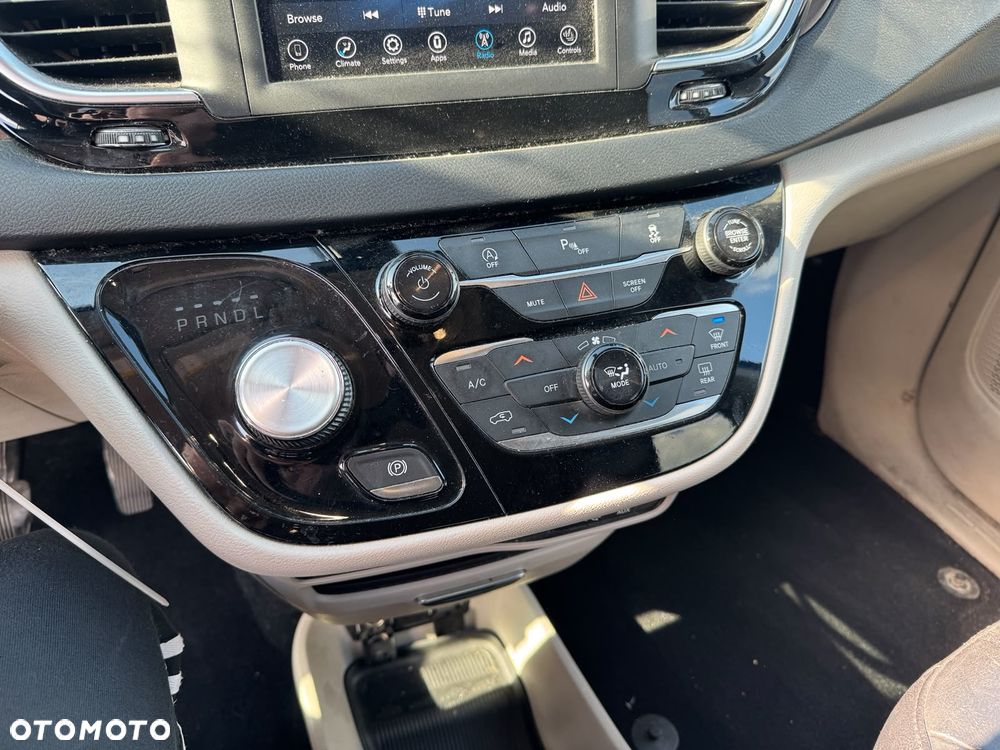 Chrysler Pacifica - 16
