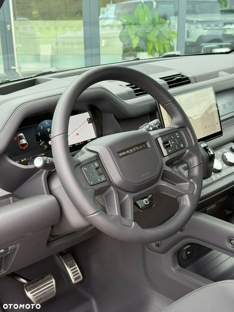 Land Rover Defender - 12