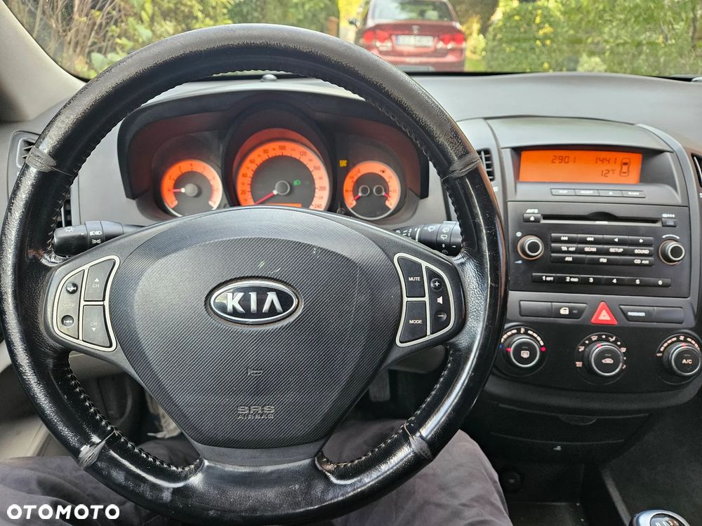 Kia Ceed - 10