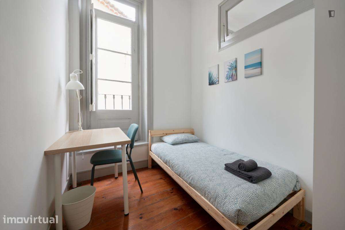 Quarto - localizado em Penha Lisbon - Grande imagem: 2/24
